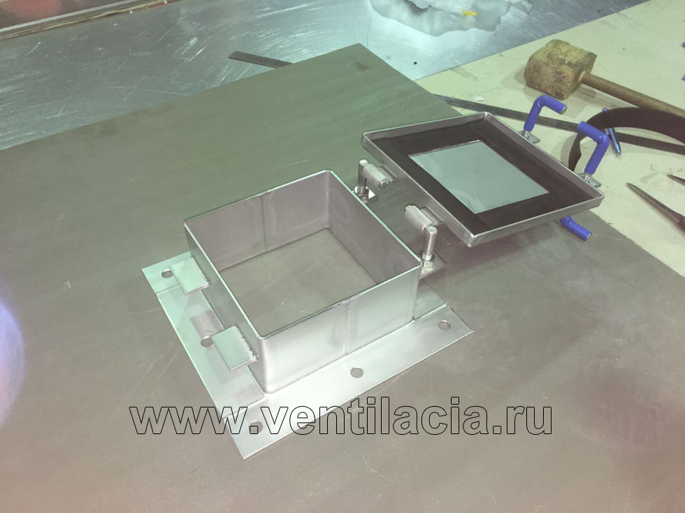 Ревизионный люк сварной из нержавеющей стали, толщина 3 мм.